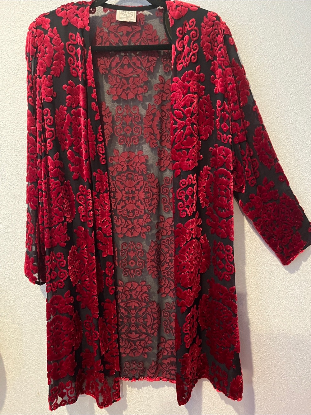 Zonda Nellis Vintage-Inspired Red Burnout Velvet Open Cardigan-Duster
SZ M/L